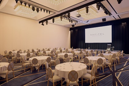 Ballroom Le Grand 6