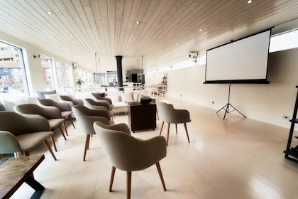 Stunning boathouse in St Katharine Docks 1