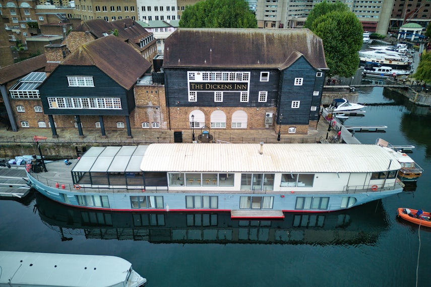 Stunning boathouse in St Katharine Docks 0