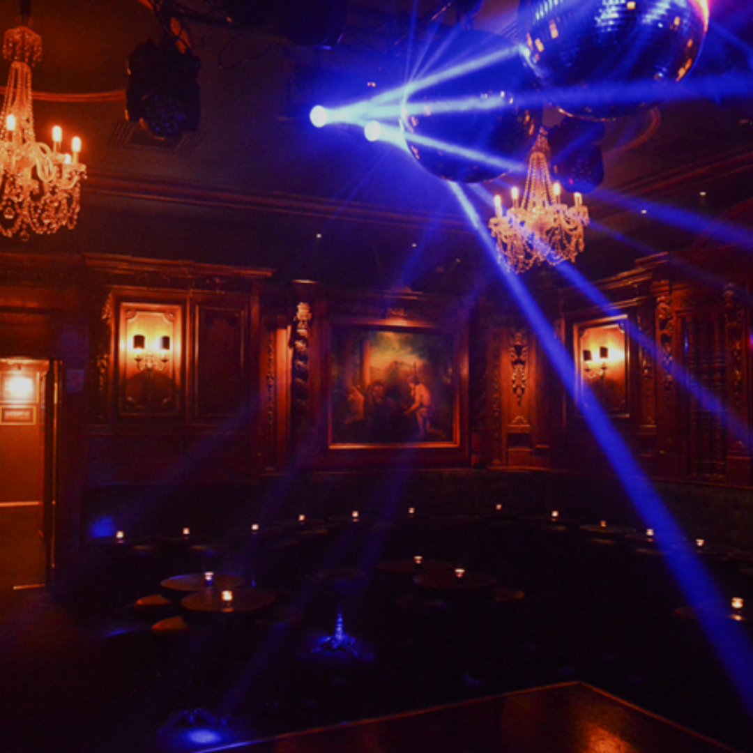 Tramp, Whole Venue 1