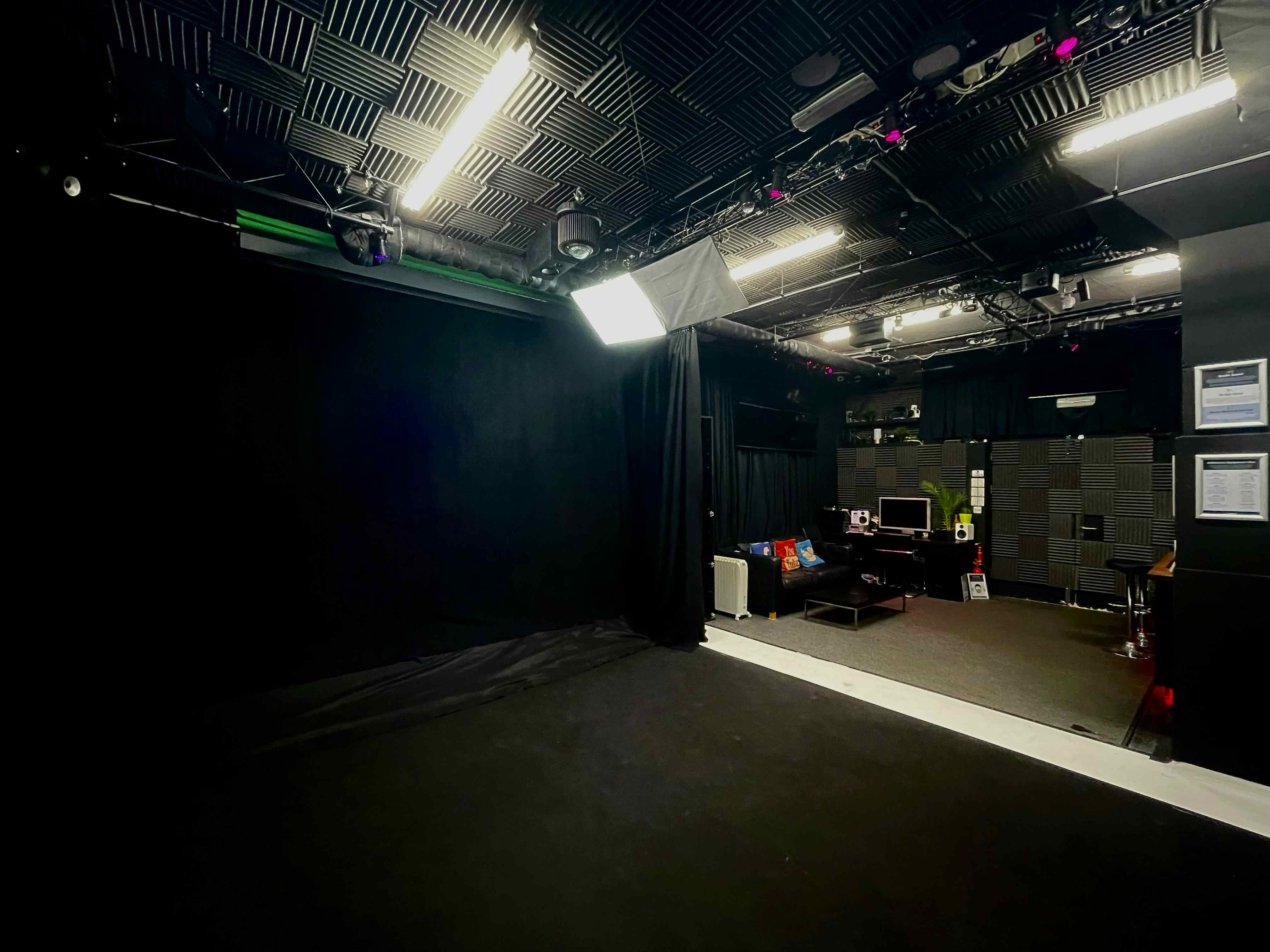 Studio One  |  360˚ Black-out Stage 1