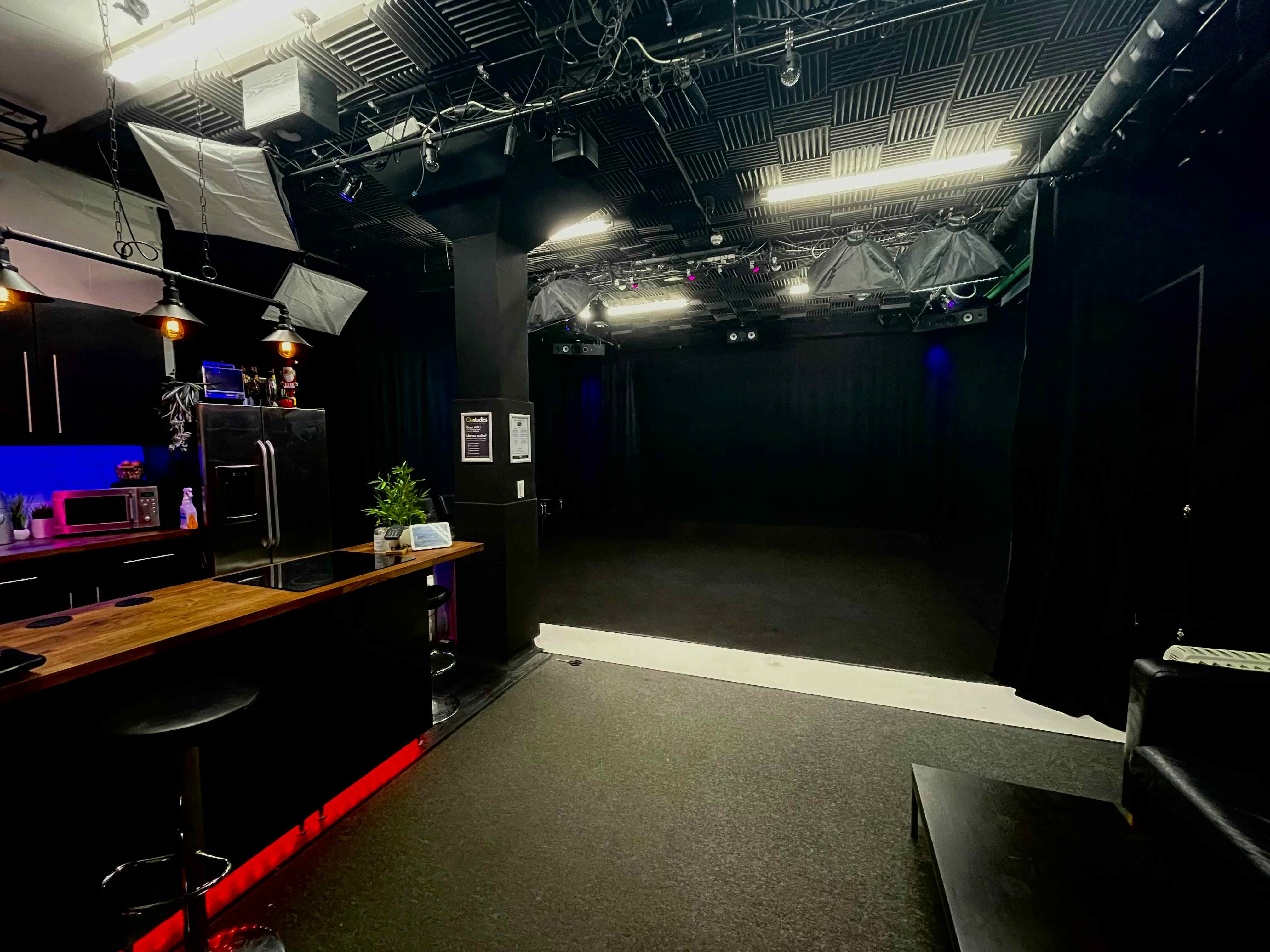 Studio One  |  360˚ Black-out Stage, Qu Studios