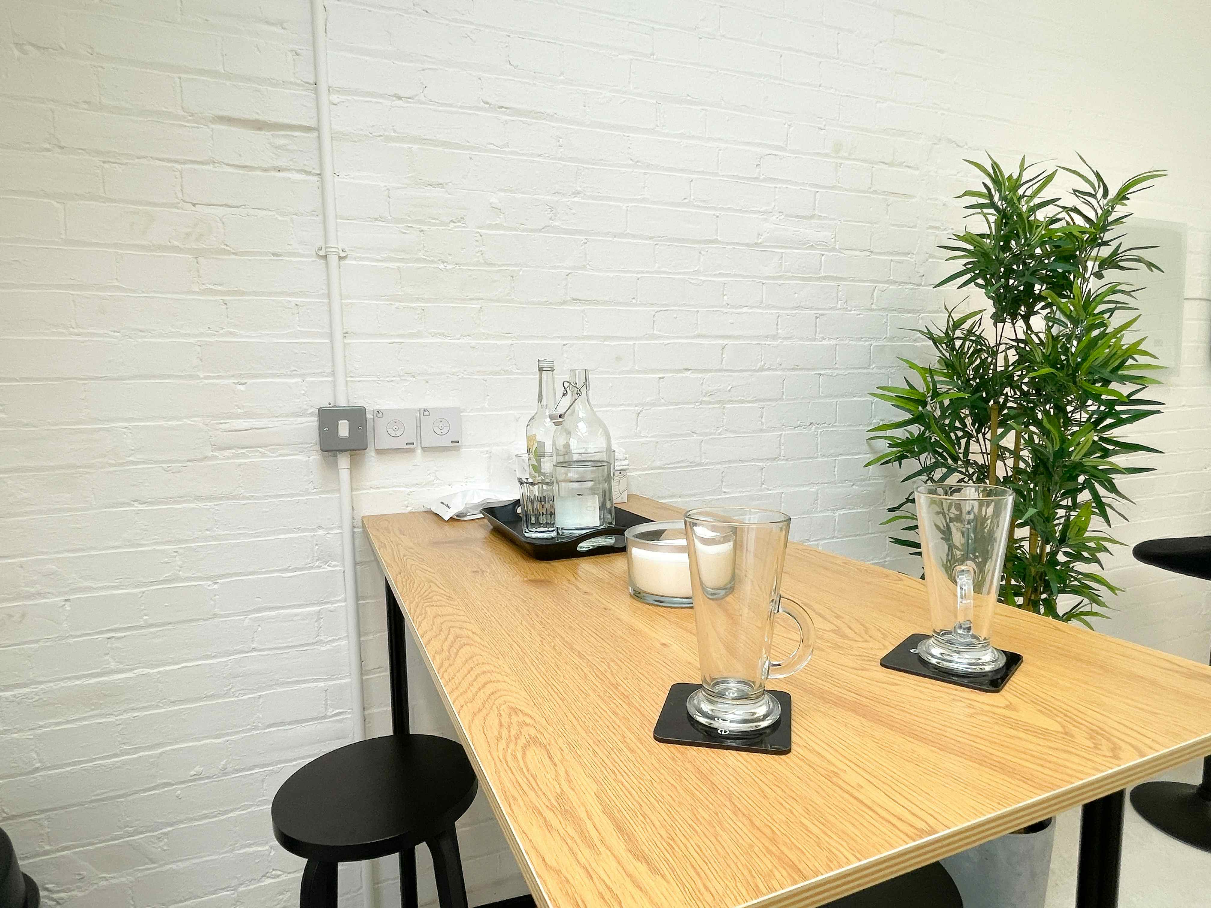 Everyangle Studio: Industrial Style Daylight Photo Studio in South West London 4