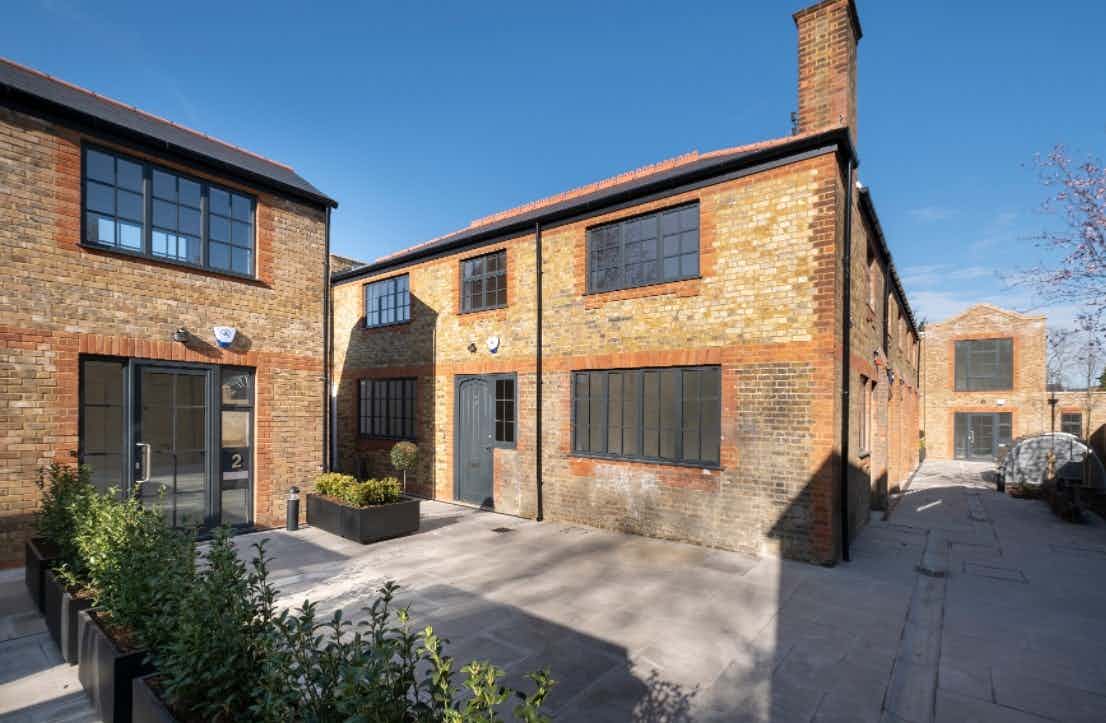 Everyangle Studio: Industrial Style Daylight Photo Studio in South West London 8