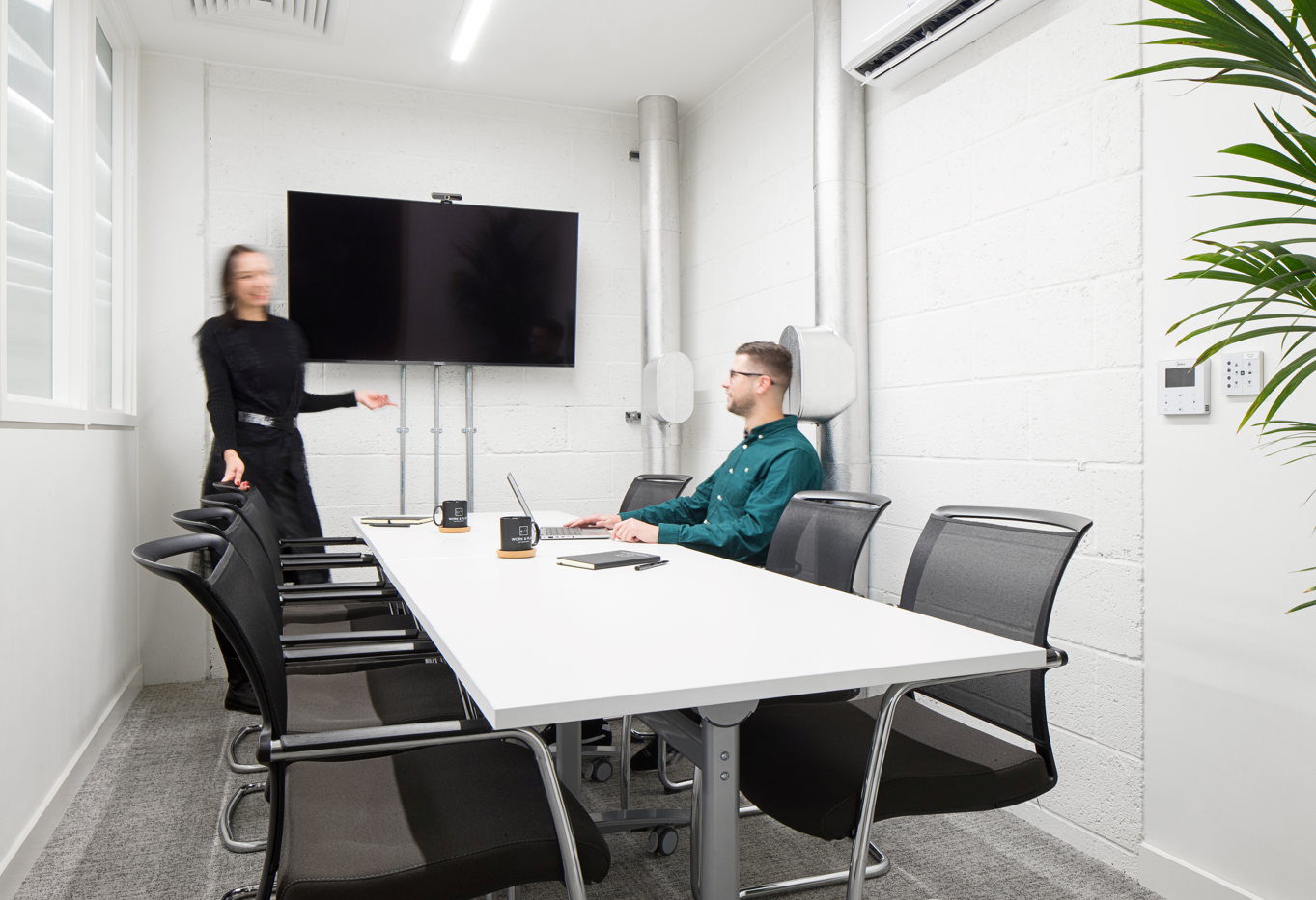  Work + Play . Meeting room