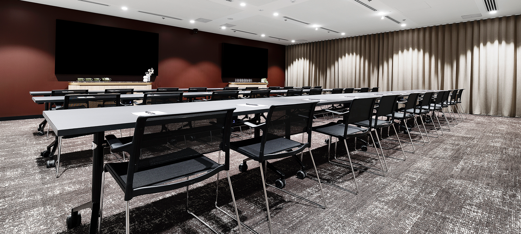 TO, TRE, EN - Conference Room 1