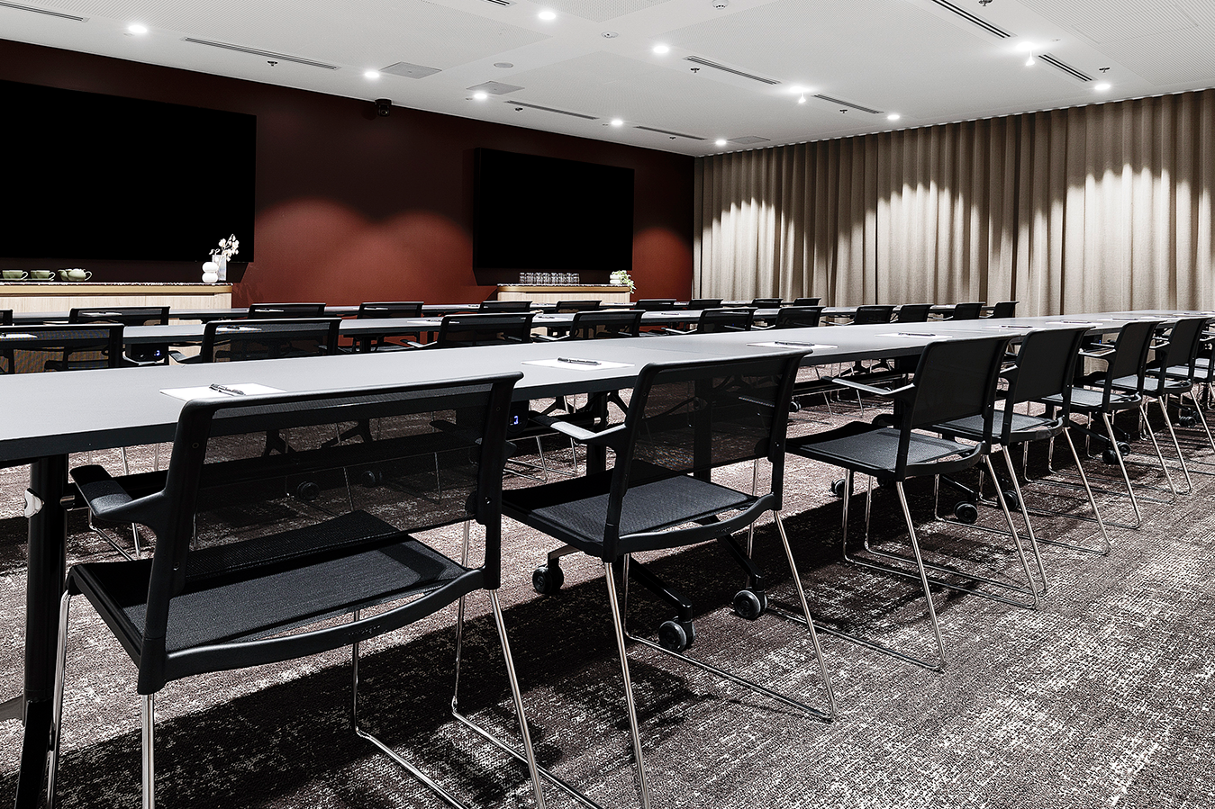 TO, TRE, EN - Conference Room 1