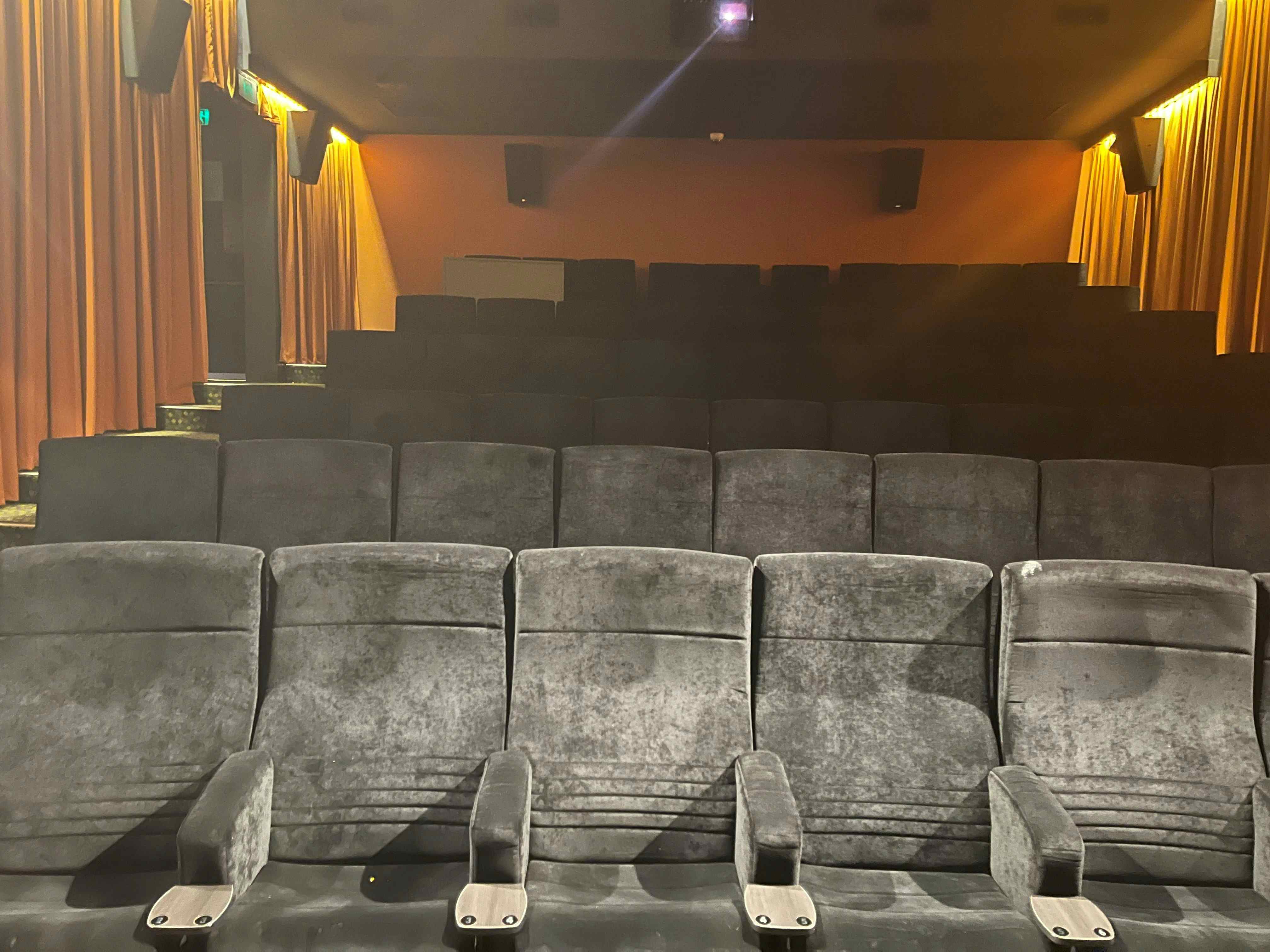 68 Seat Cinema / Cinema 5 1