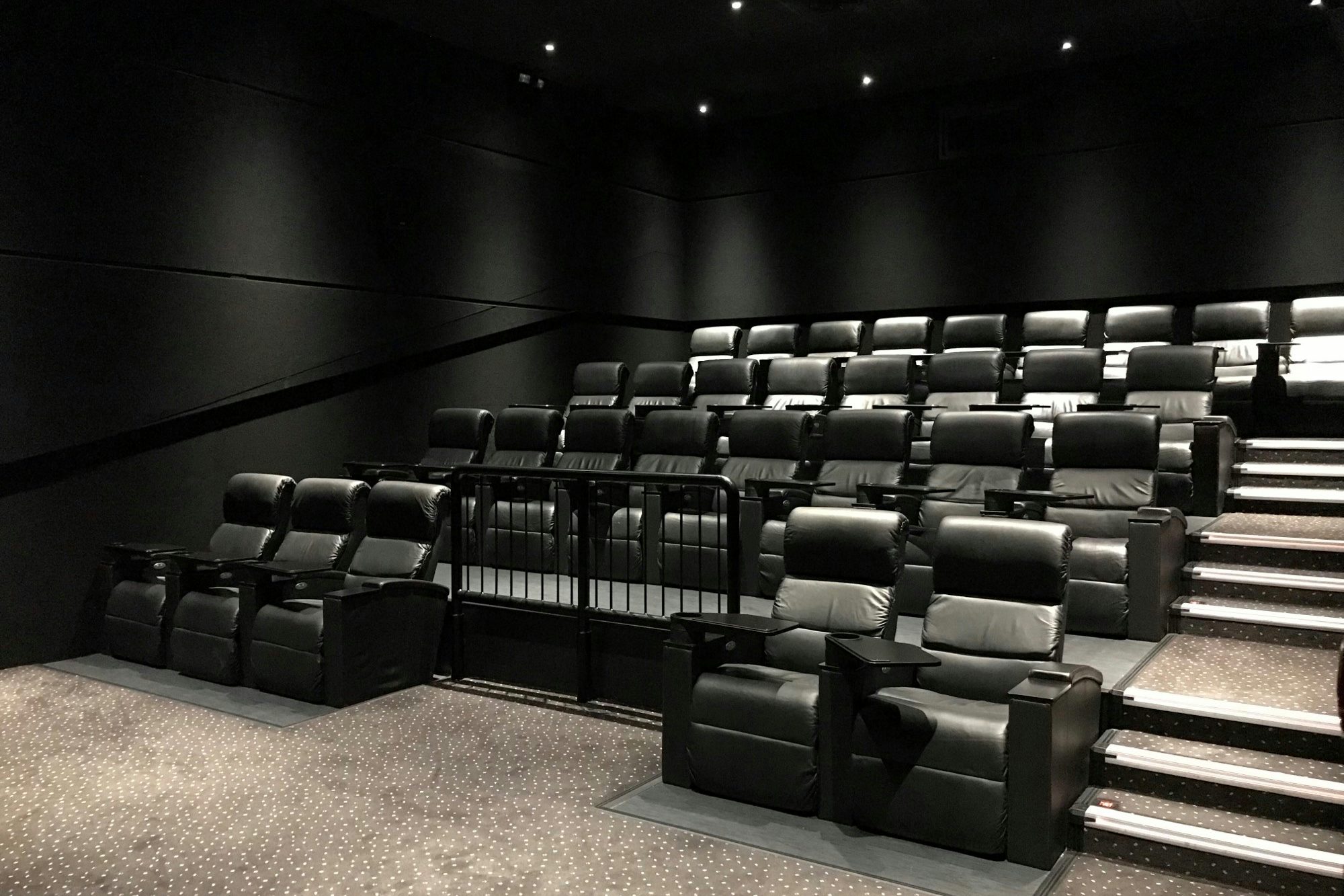 Medium Recliner screens 0