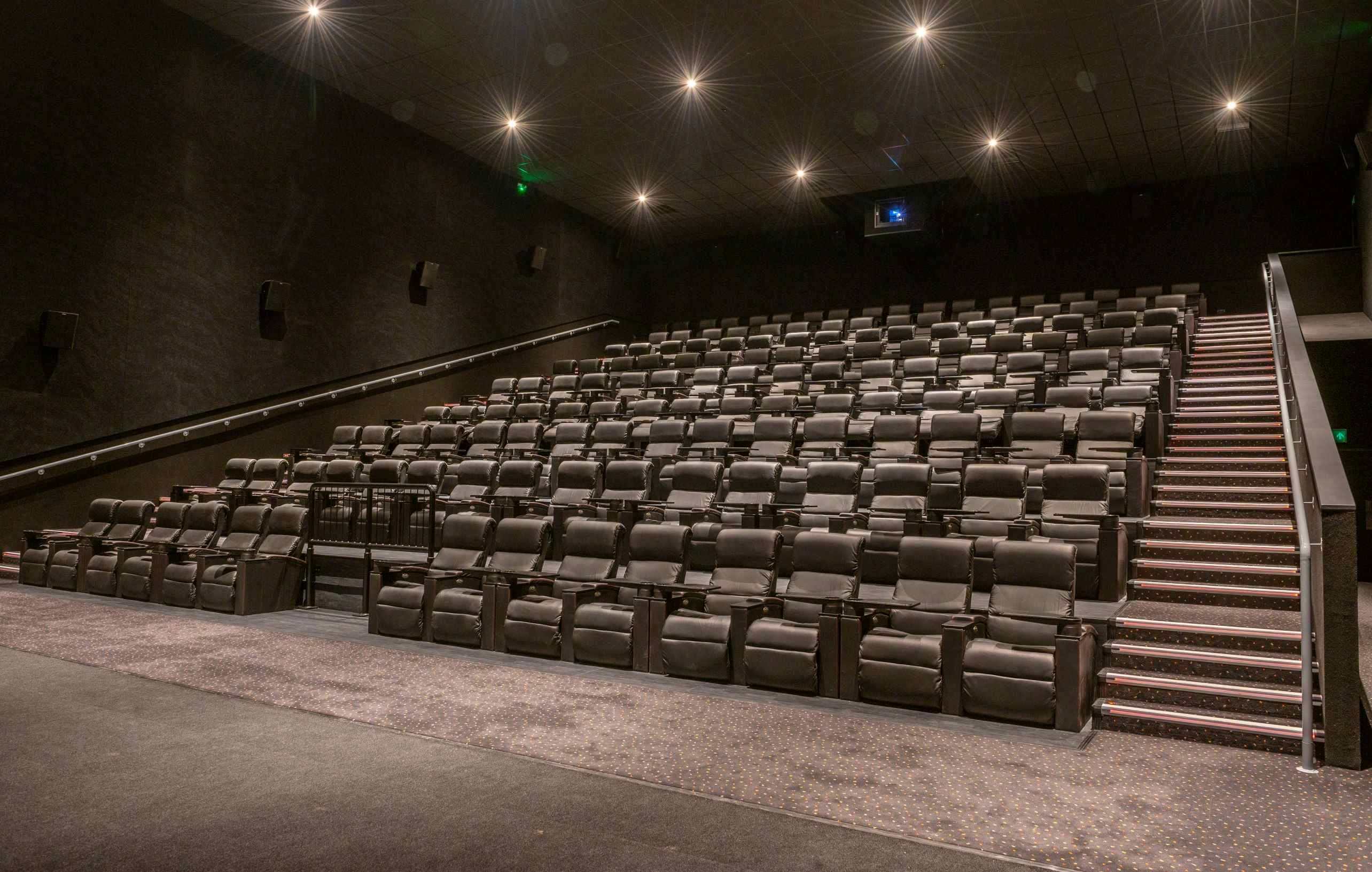 Somerset Cinemas 8 - 3mykise
