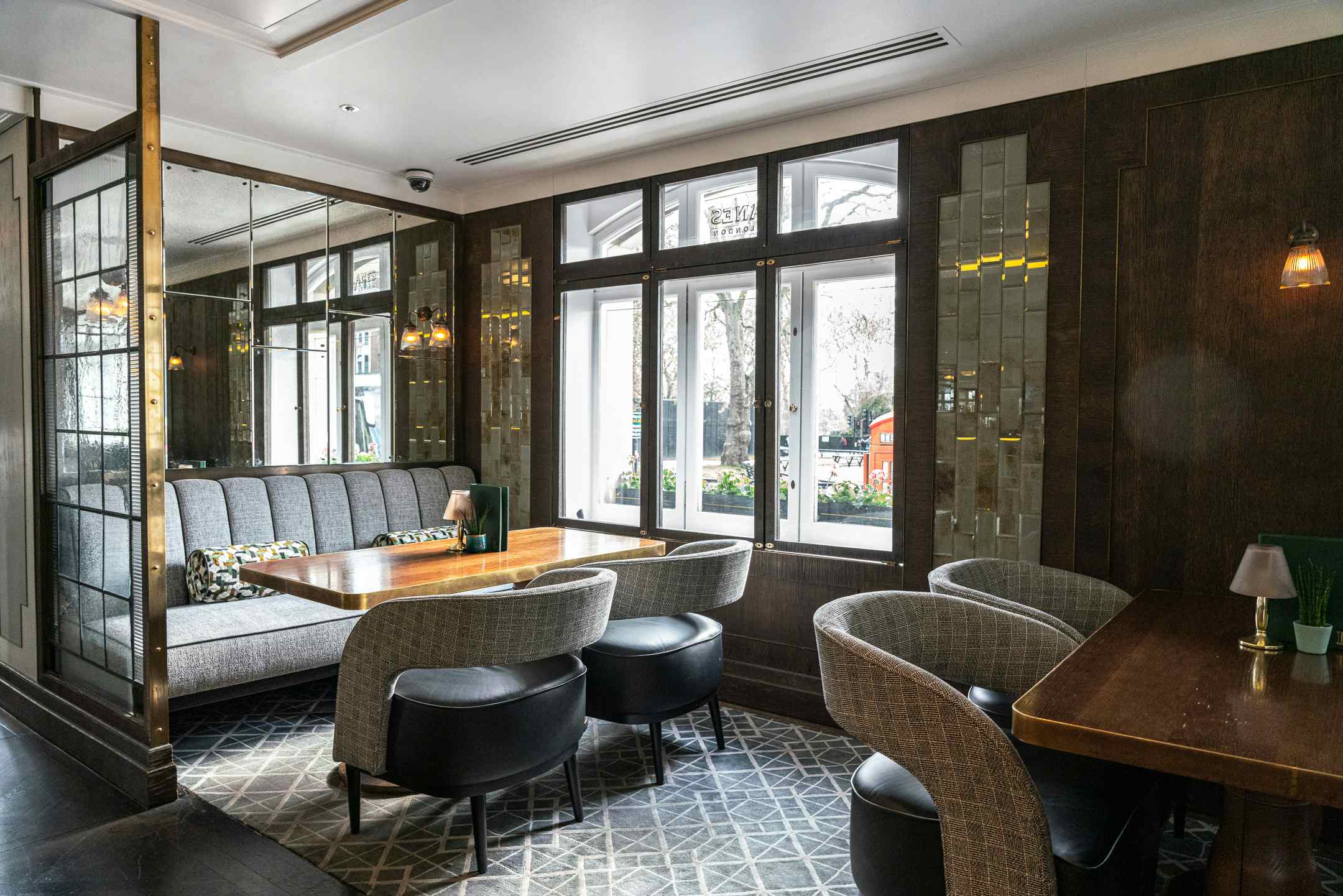 Lanes of London Restaurant 2