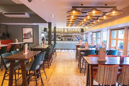 Waterside Bar 4