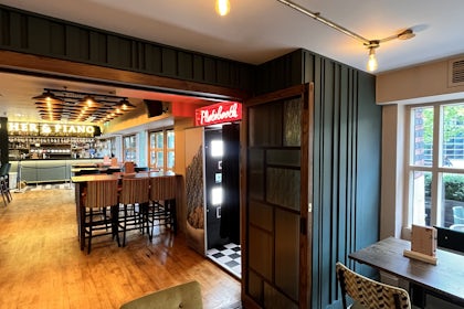 Waterside Bar 10