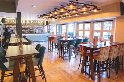 Waterside Bar 5