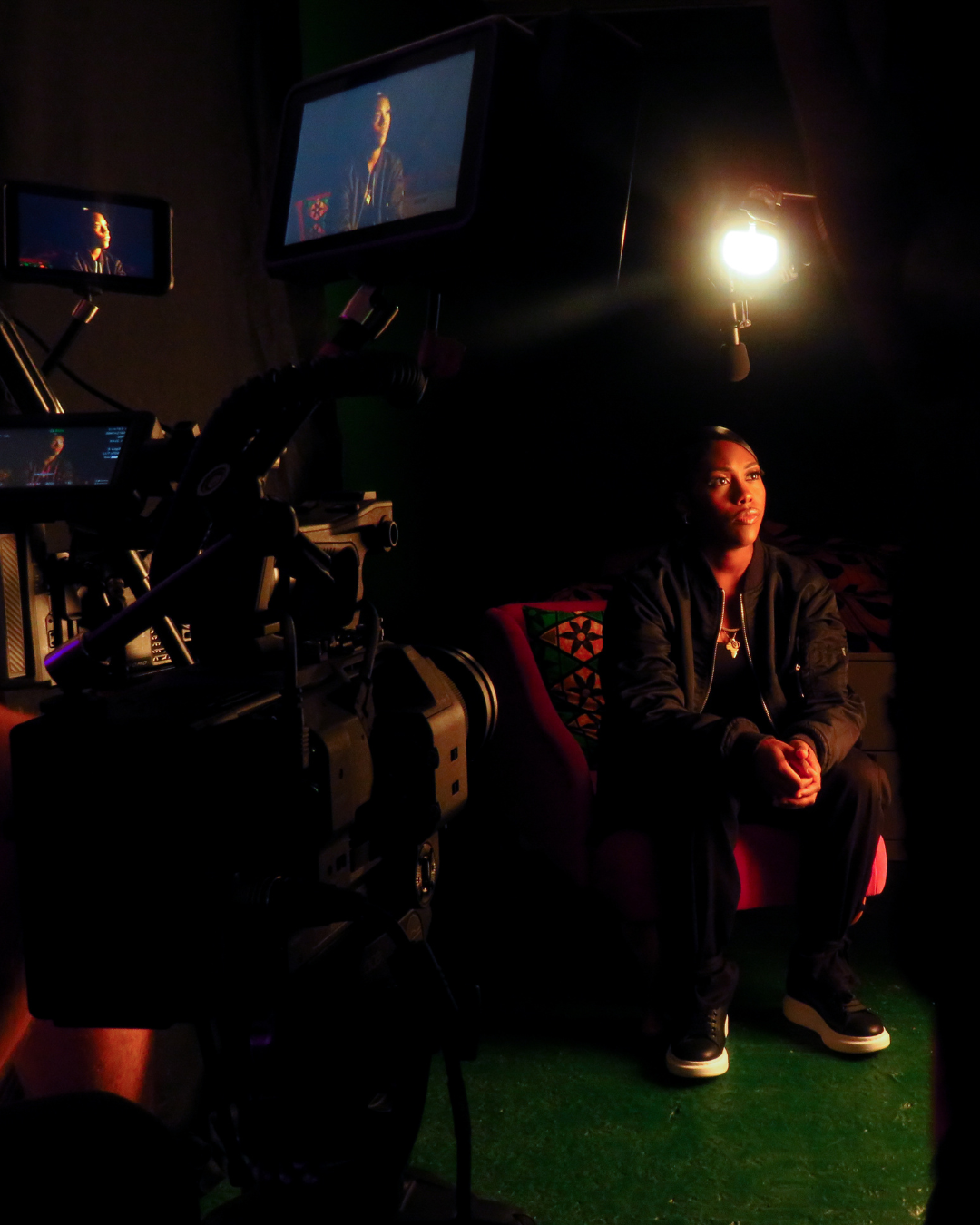 Photography & Video infinity cove studio with private green room 7