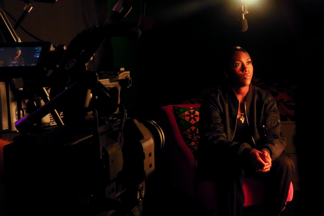 Photography & Video infinity cove studio with private green room 7