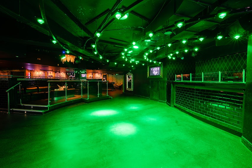 Event Room Curve: Capacity 400 0