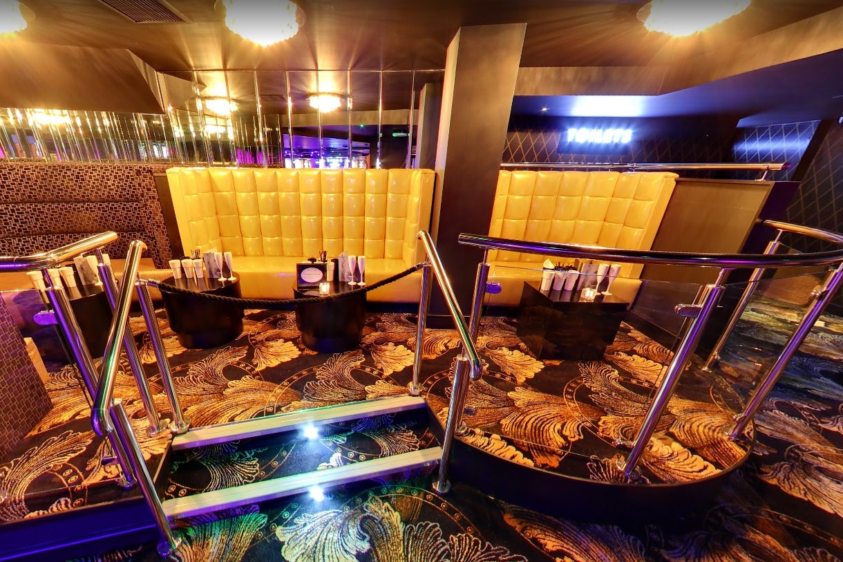 Event Room Curve: Capacity 400 5