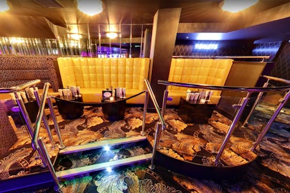 Event Room Curve: Capacity 400 5