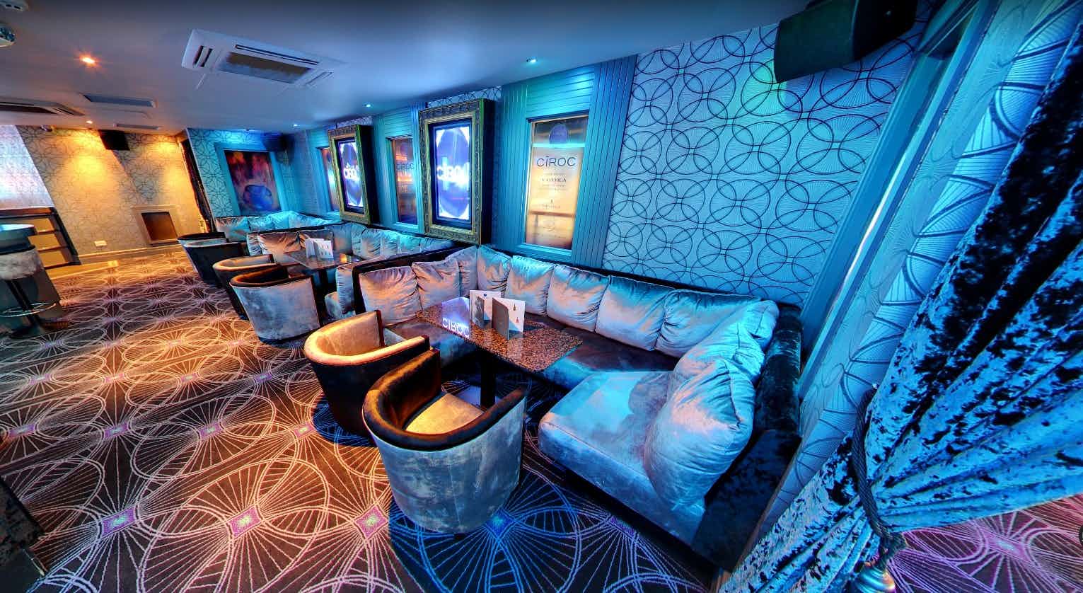 Lounge & Bar: Capacity 60 8