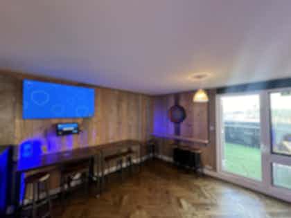 LONDON BRIDGE ROOFTOP- PRIVATE ROOM WITH BALCONY 4