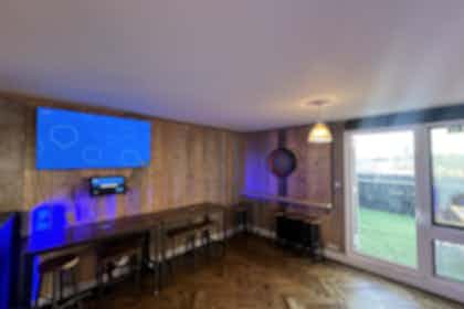 LONDON BRIDGE ROOFTOP- PRIVATE ROOM WITH BALCONY 4