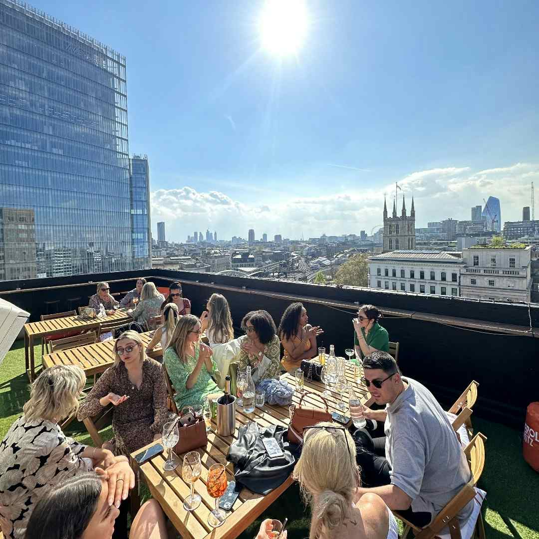 LONDON BRIDGE ROOFTOP- PRIVATE ROOM WITH BALCONY, London Bridge Rooftop