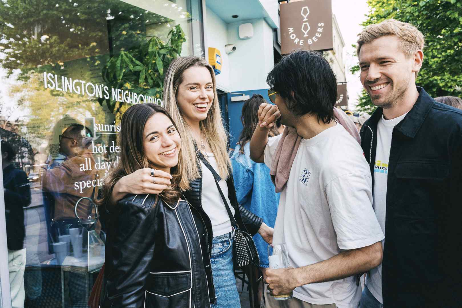 Cosy Living Room & Cocktail Bar  36