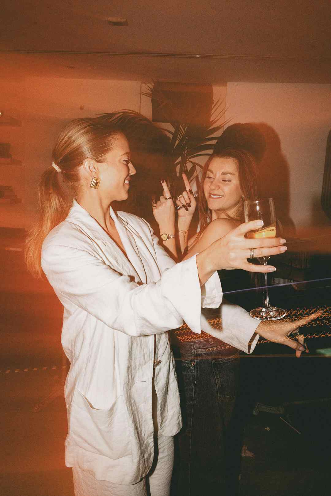 Cosy Living Room & Cocktail Bar  7