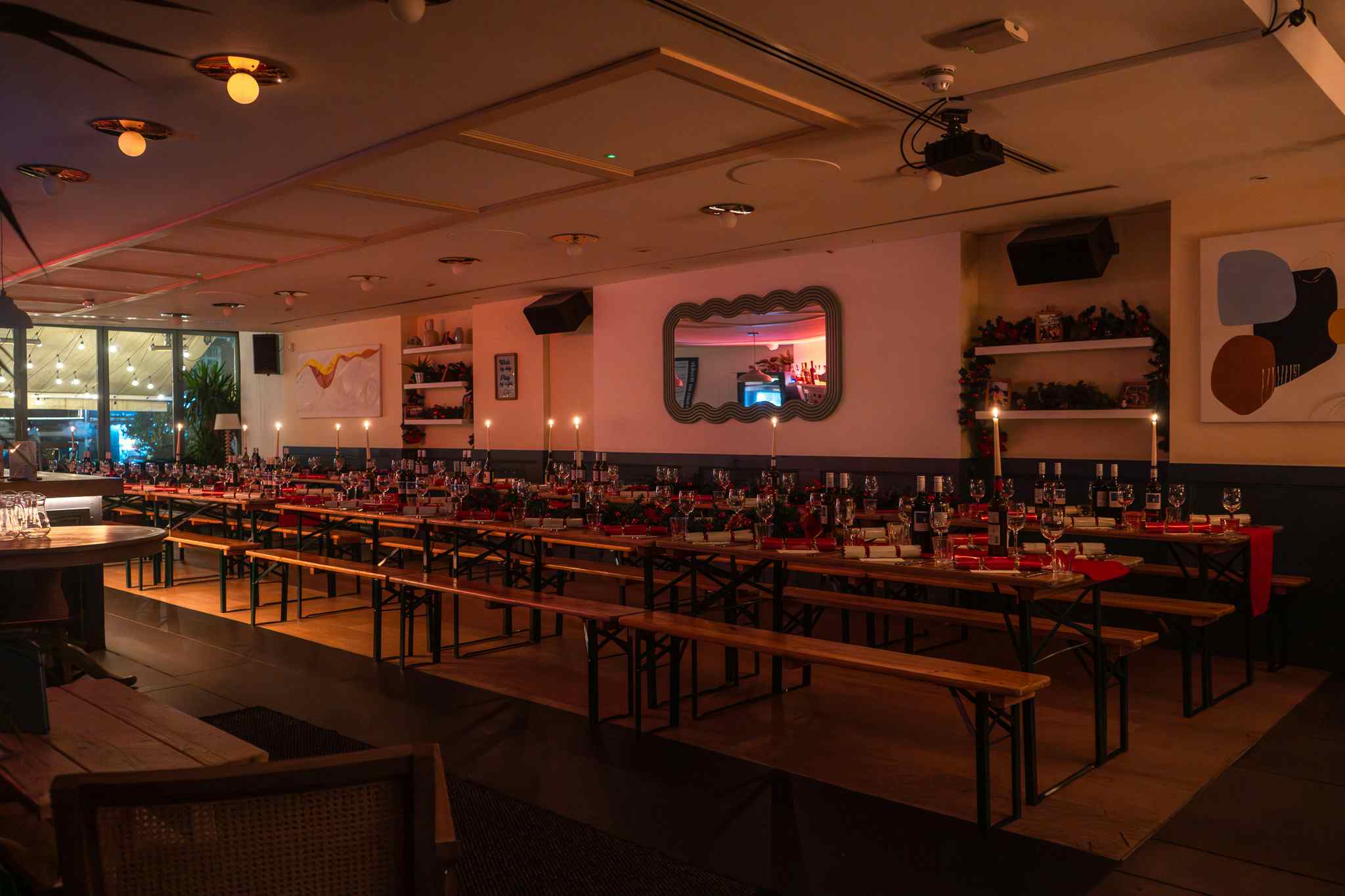 Cosy Living Room & Cocktail Bar  11