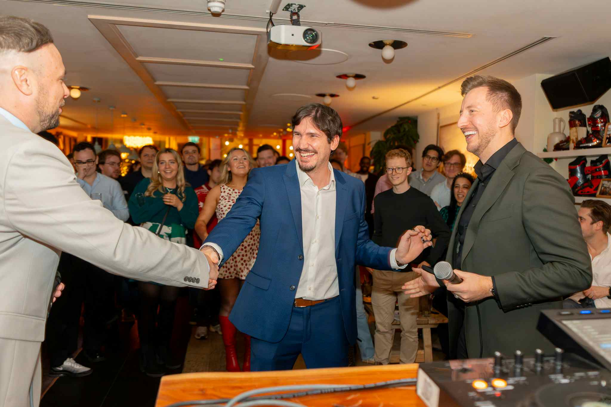 Cosy Living Room & Cocktail Bar  16