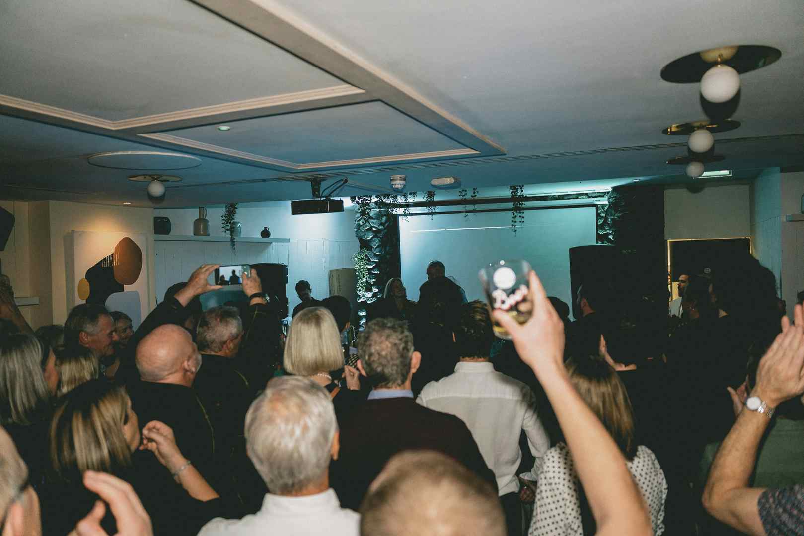 Cosy Living Room & Cocktail Bar  6