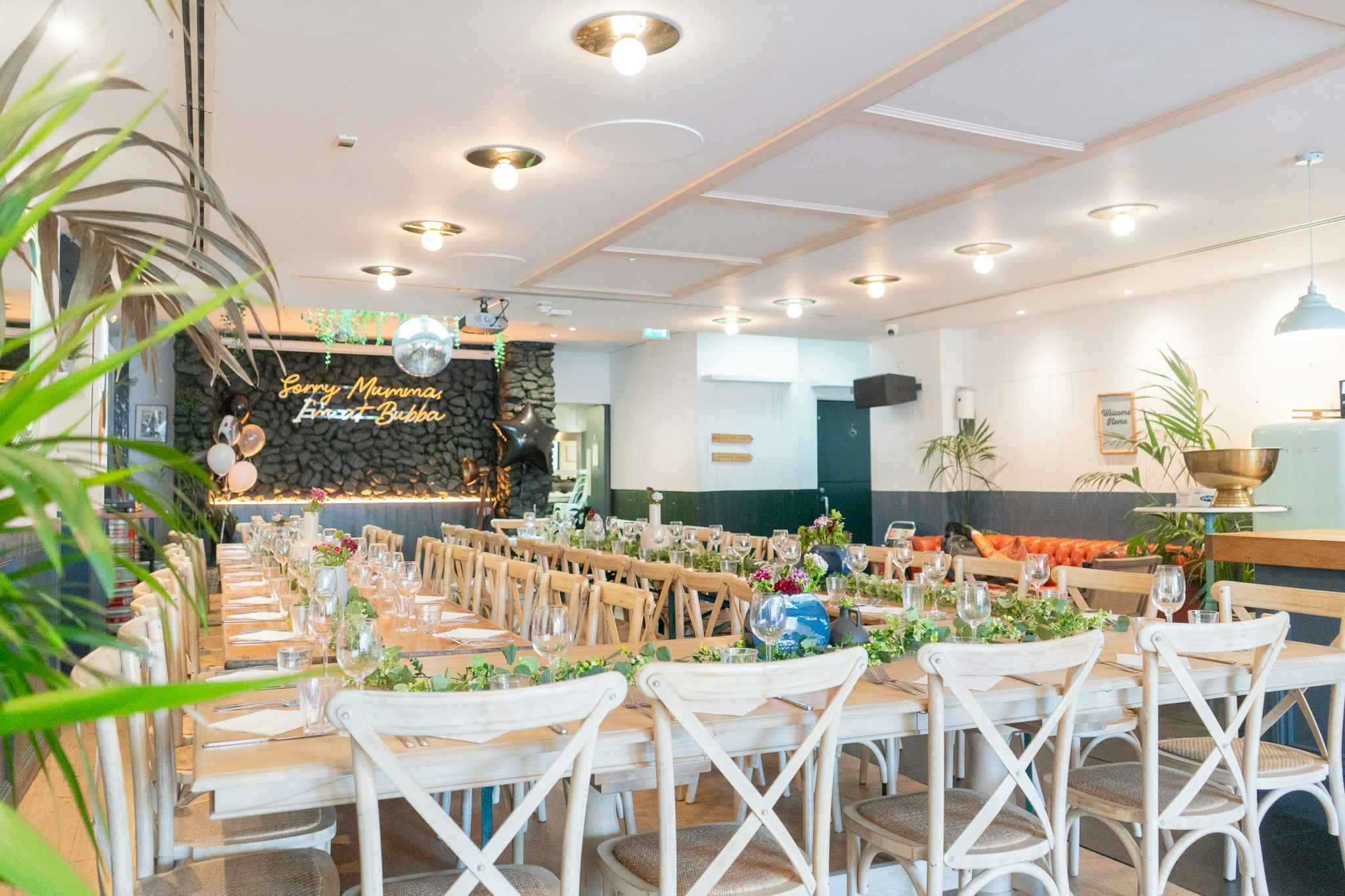 Cosy Living Room & Cocktail Bar  16