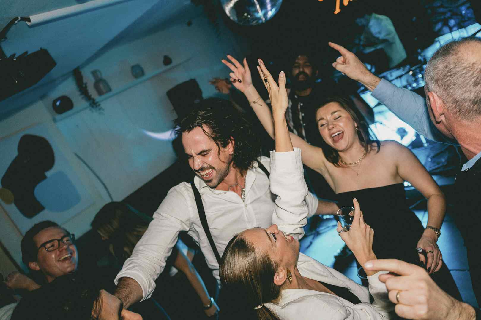 Cosy Living Room & Cocktail Bar  12