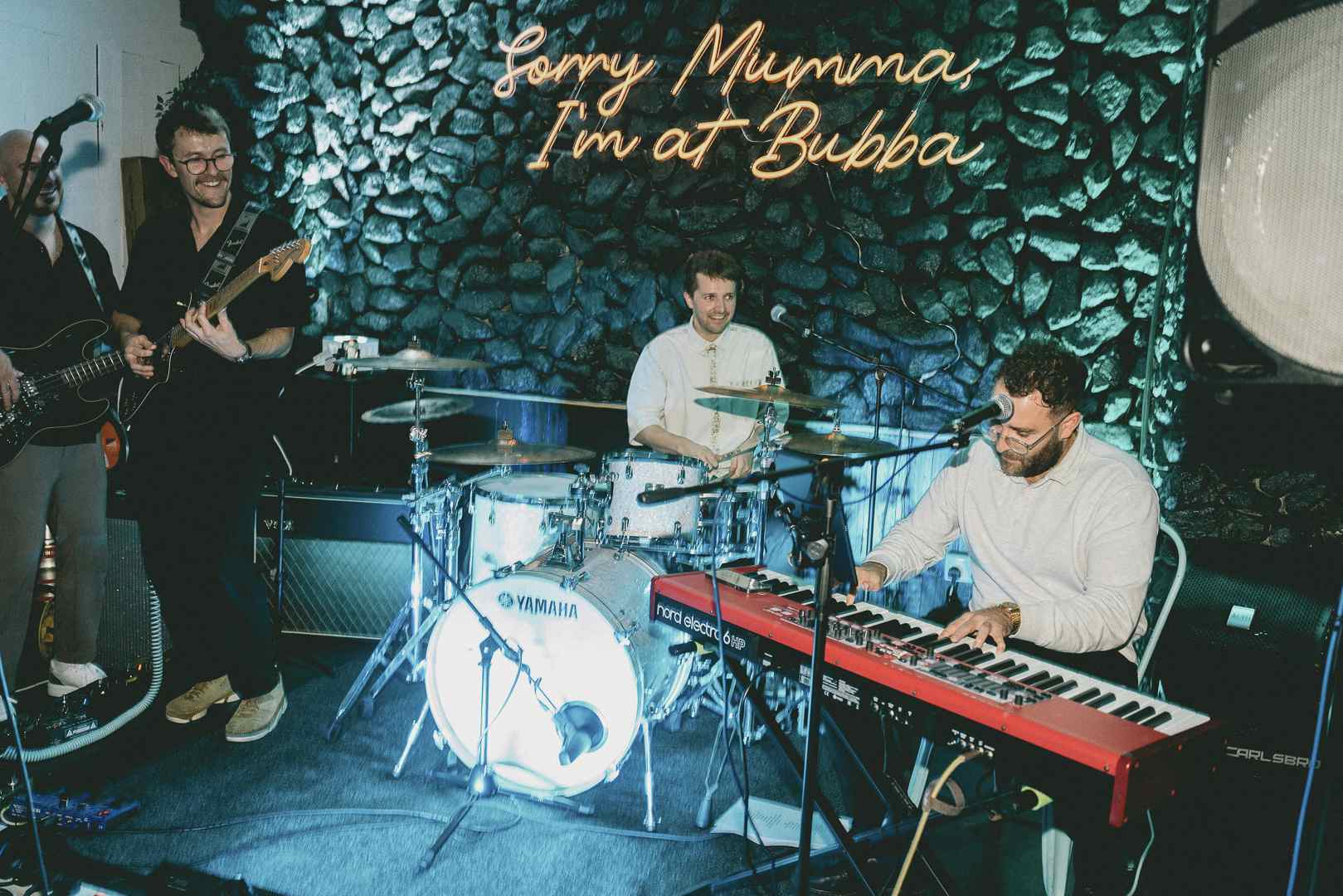 Cosy Living Room & Cocktail Bar  2