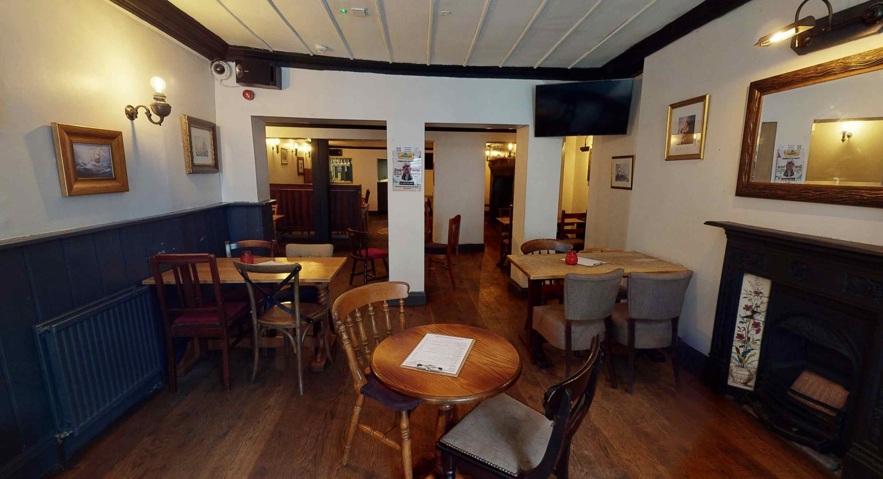 The Famous Royal Navy Volunteer - Restaurant  1