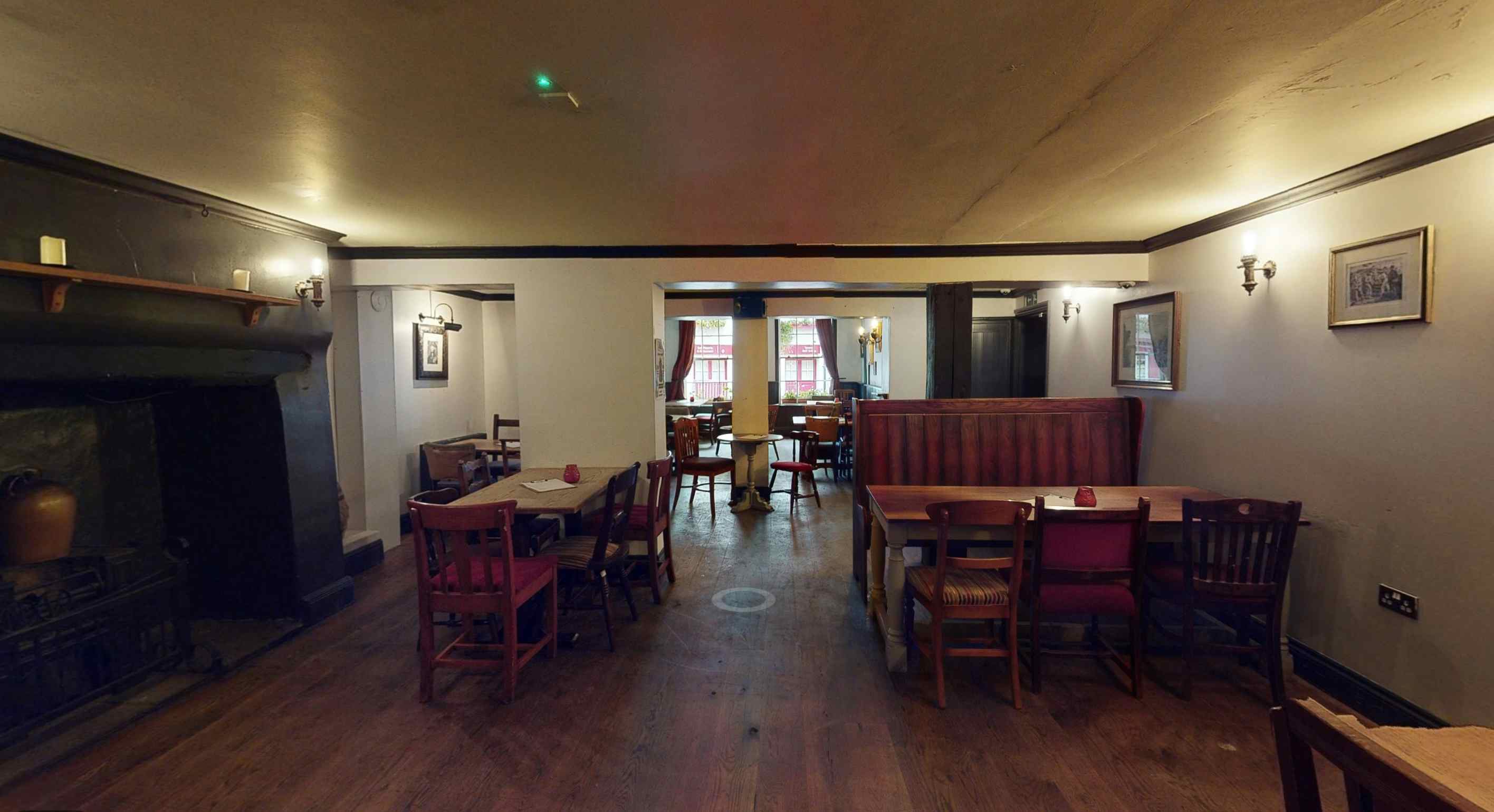 The Famous Royal Navy Volunteer - Restaurant  2