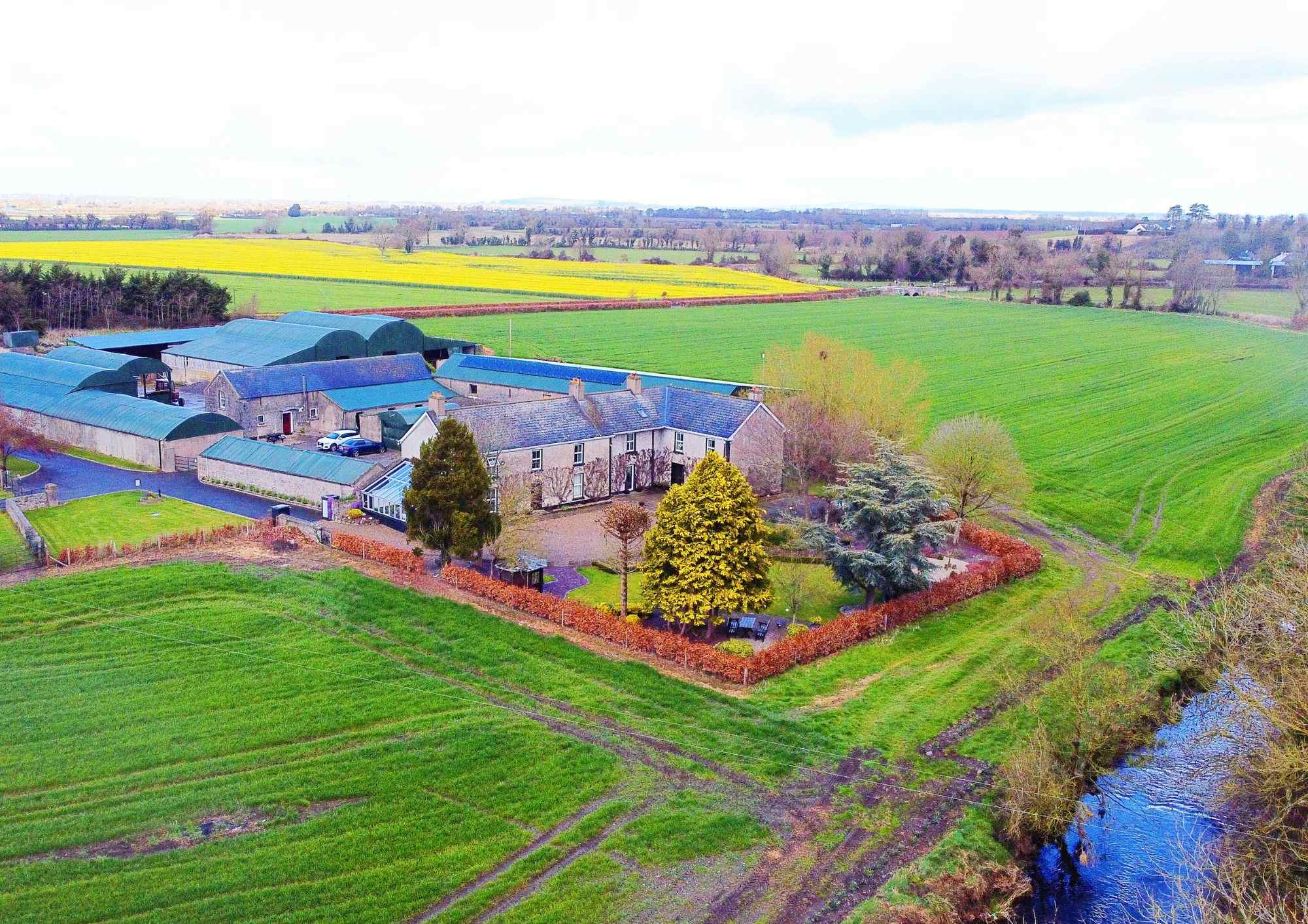 Entire House & Entertainment Barn Rental  13