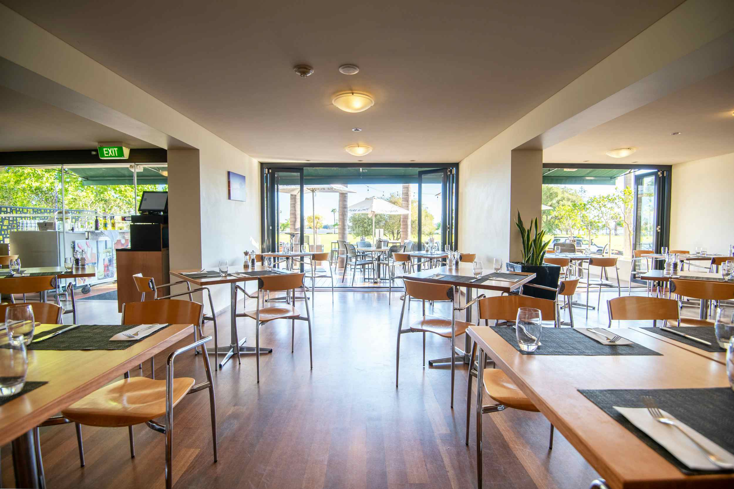 Gusti Restaurant & Bar 1