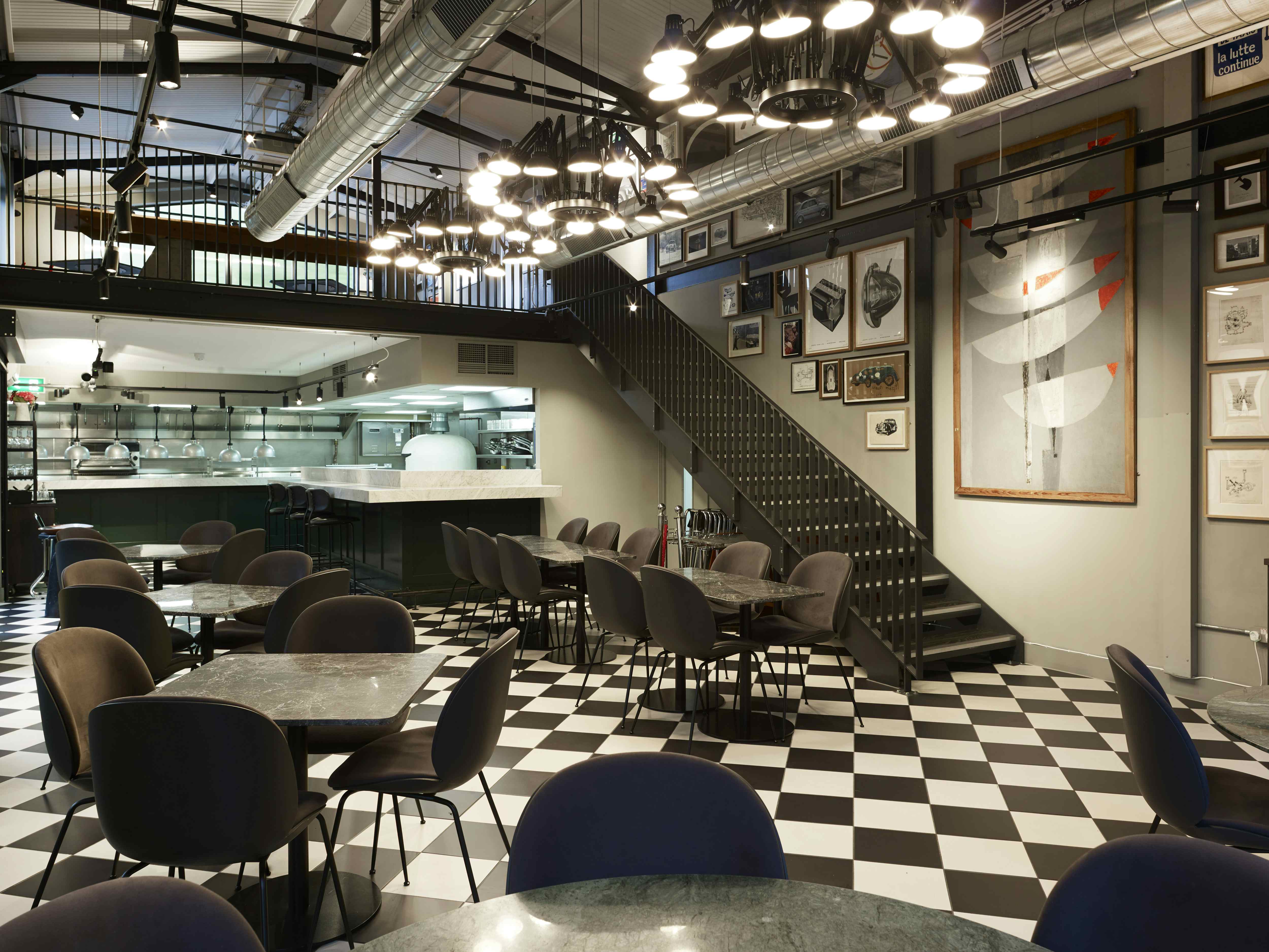 The Dining Room & Courtyard 