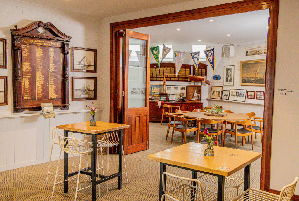 Saloon Bar – Stylish Breakout Space 3