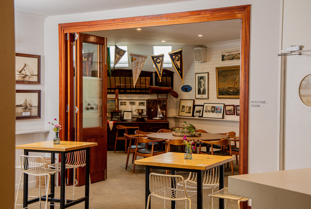 Saloon Bar – Stylish Breakout Space 4