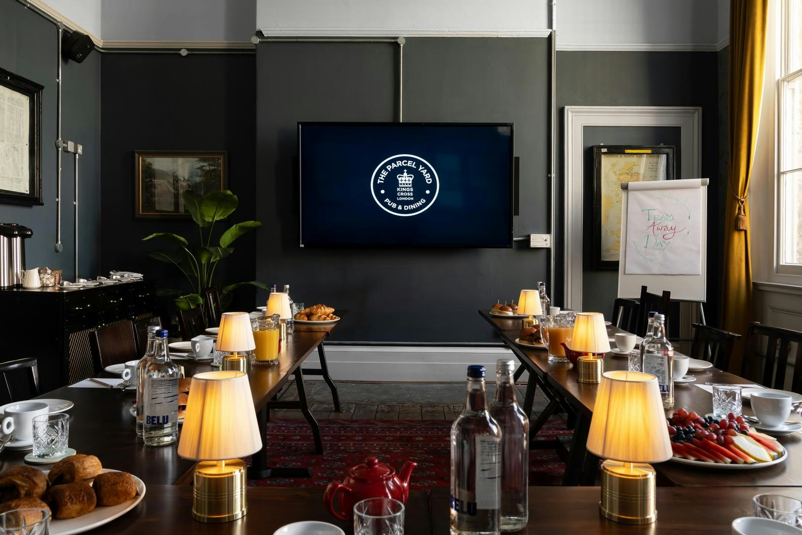 First Class Lounge 1