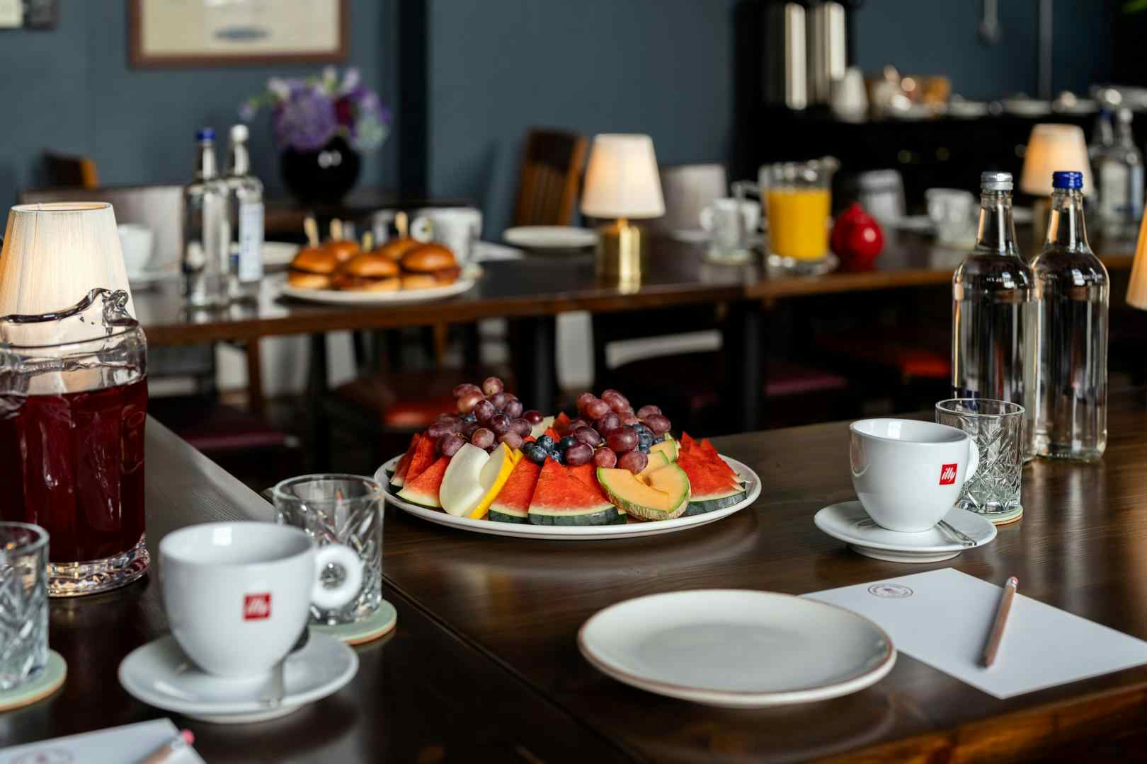 First Class Lounge 4