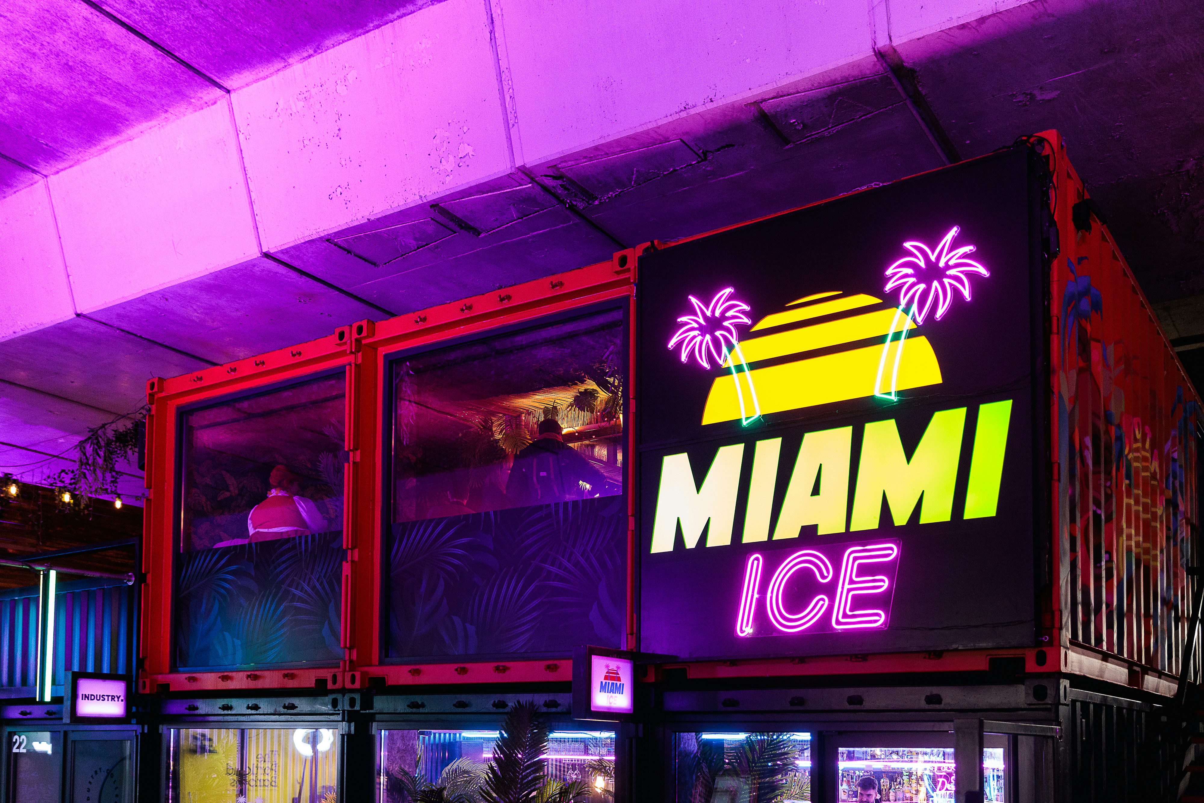Miami Tropic Bar 9