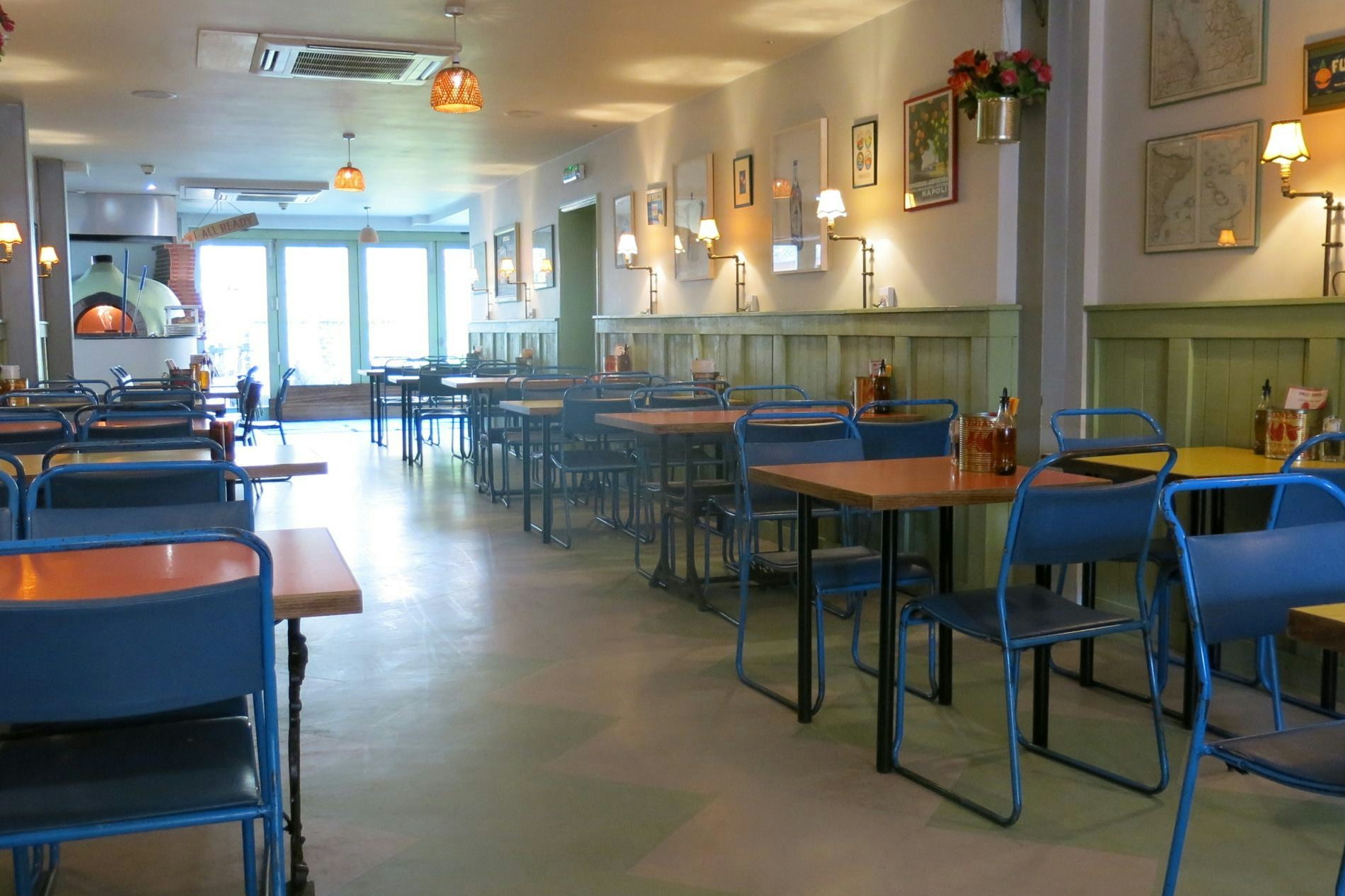 Sweet Thursday whole restaurant 0