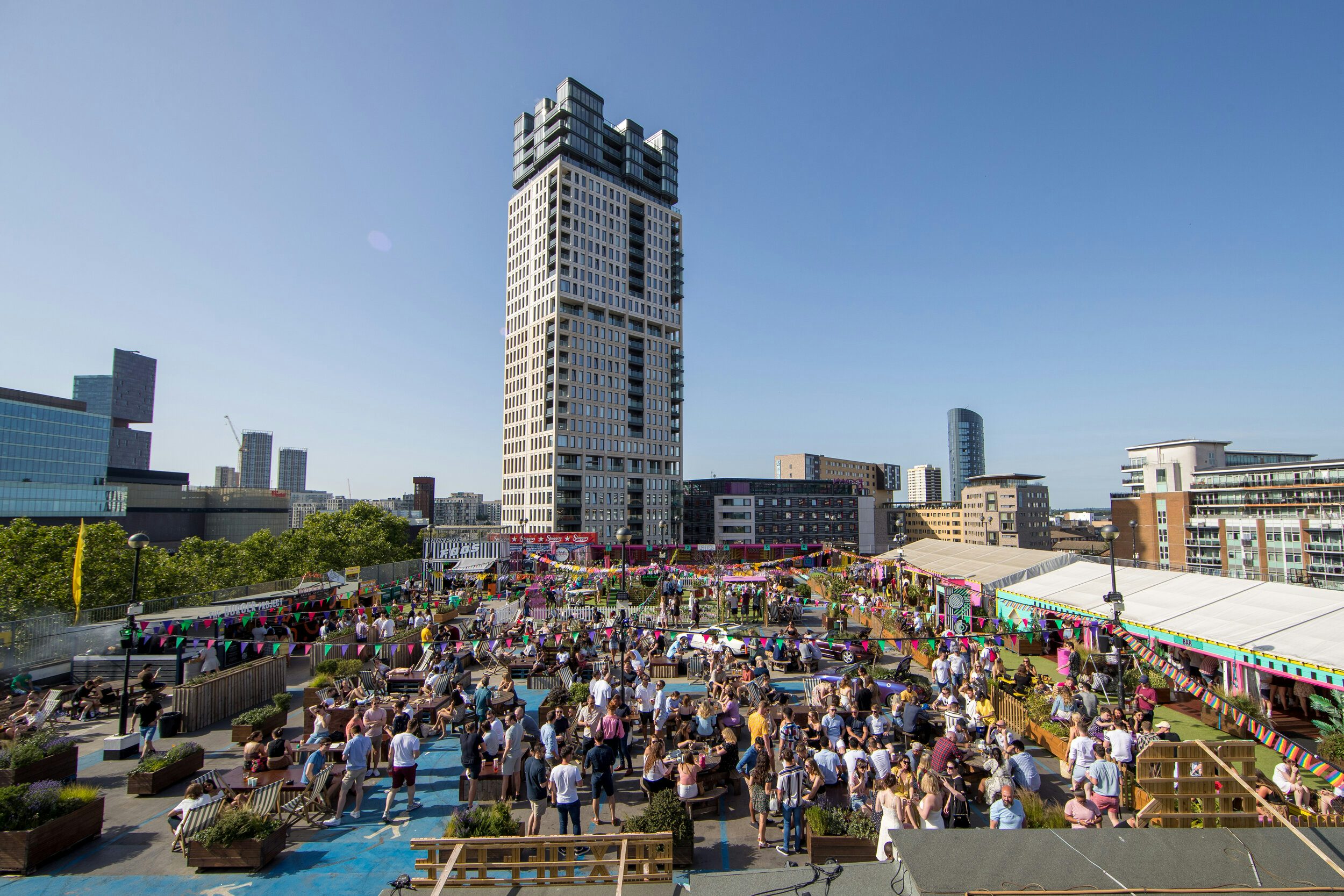 PRIVATE HIRE AREA WITH COVERED MARQUEE AND PRIVATE TERRACE WITHIN ROOF EAST 1