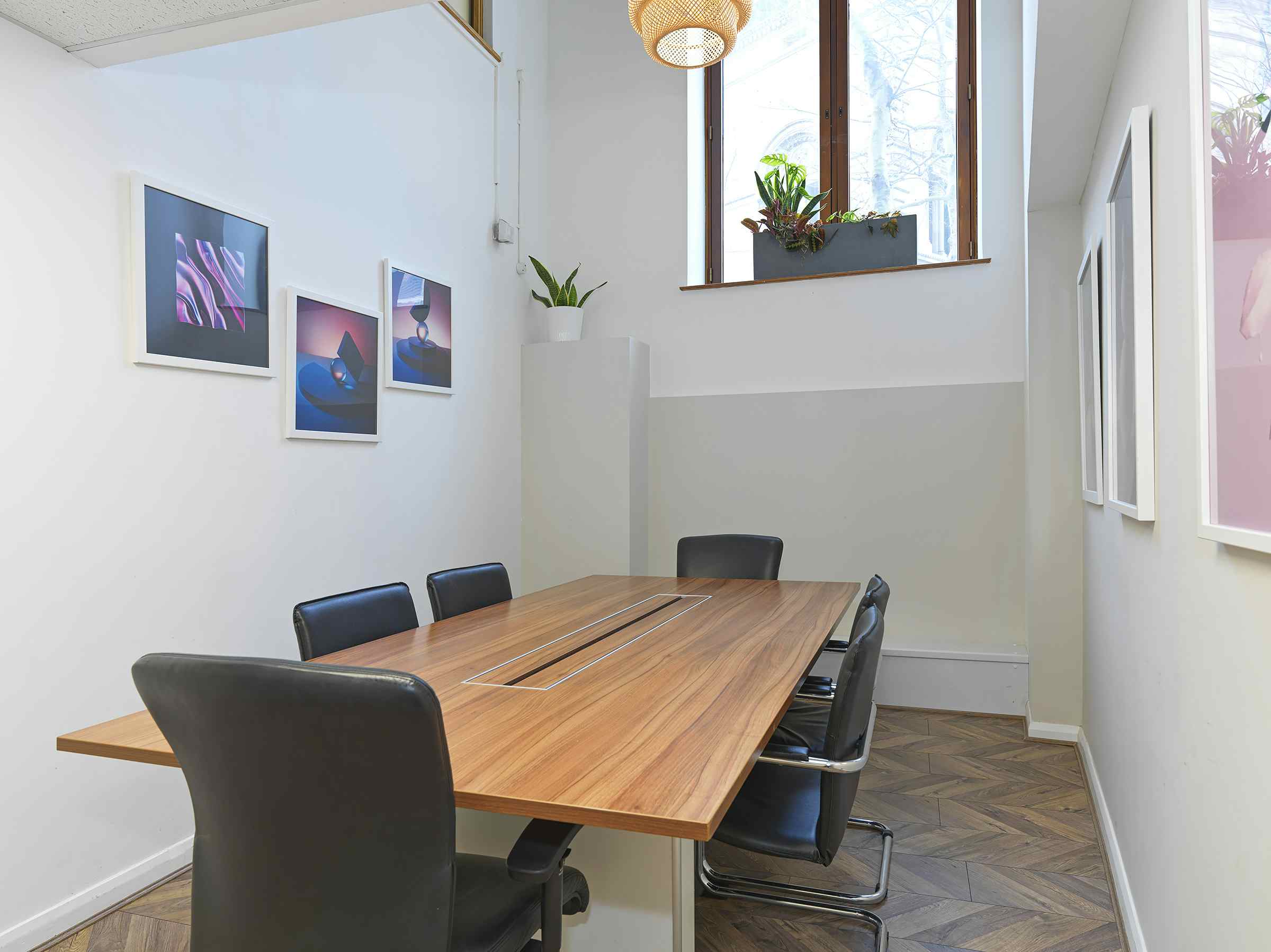 The Hub on the Square 4