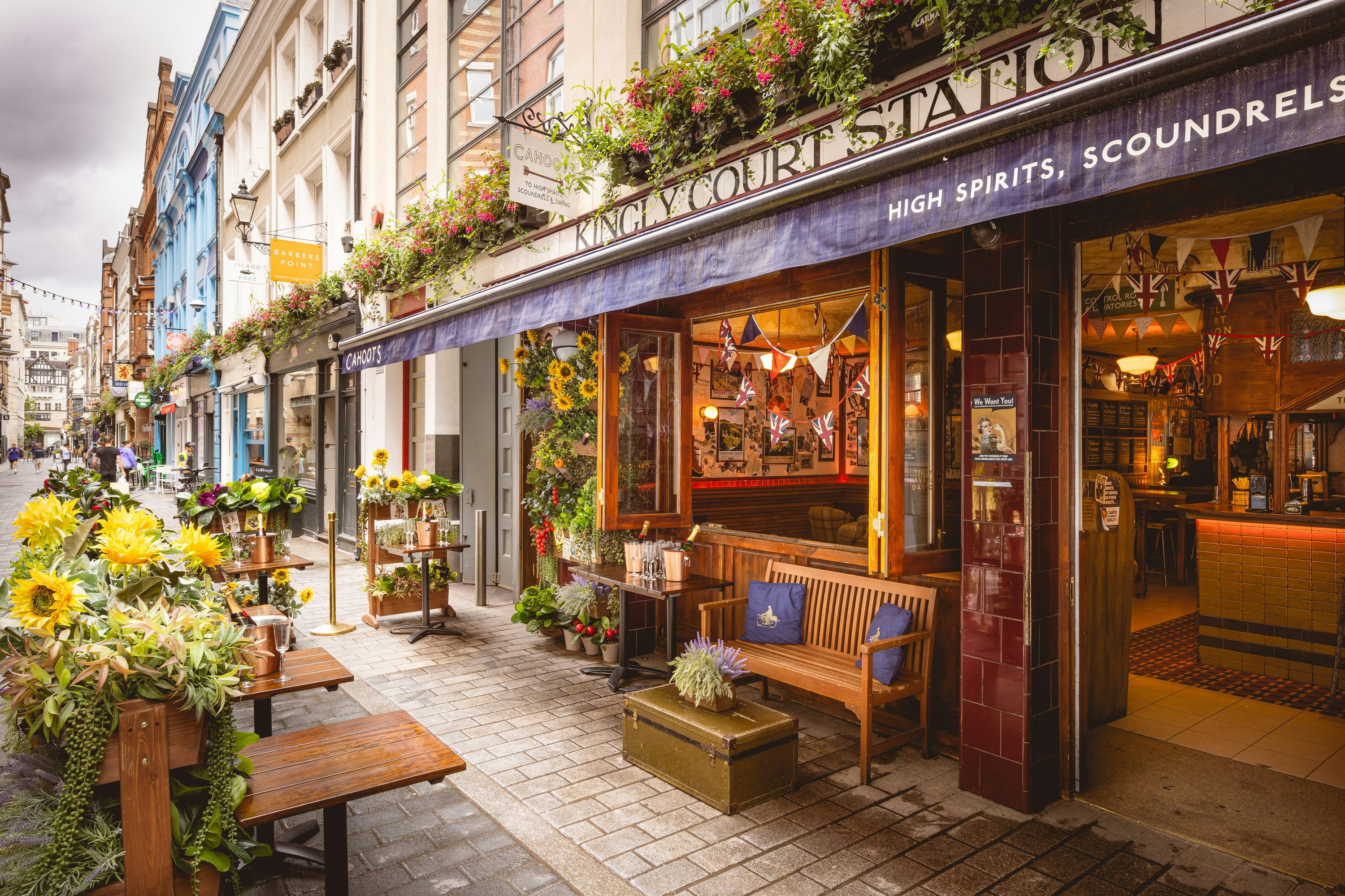 Ticket Hall & Southbound Platform 8