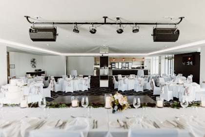 Murray Room & Balcony 1